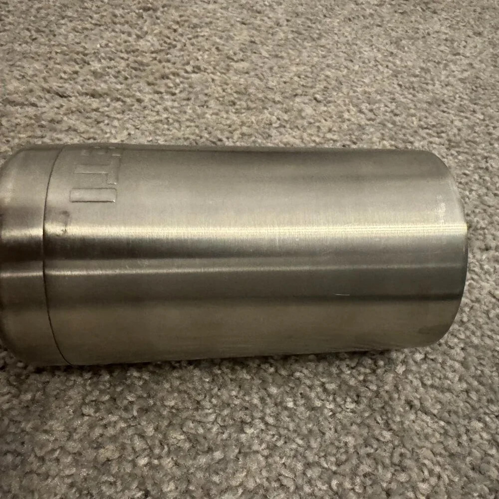 2 Yeti Rambler Bottles with Tops - Picture 3 of 9